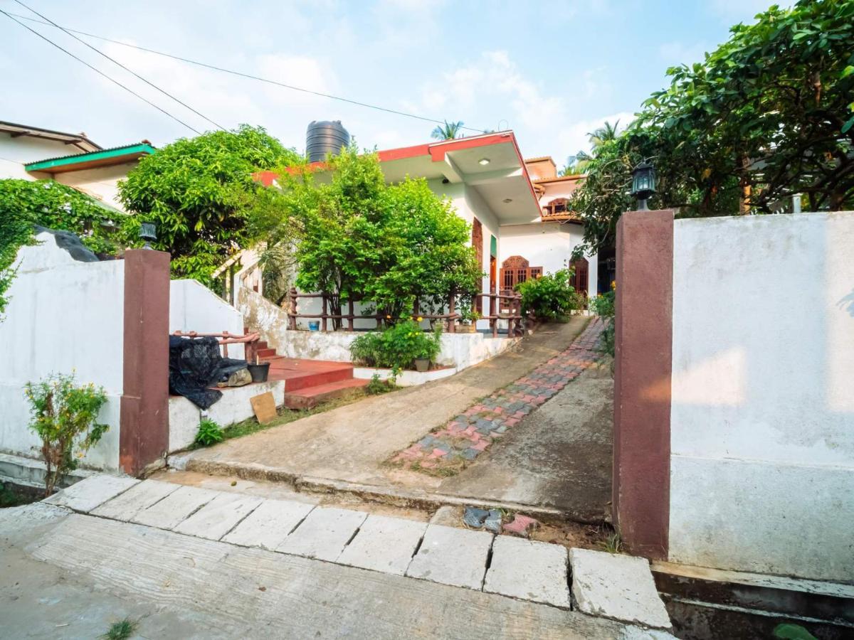 Surfing Guest House Матара Екстер'єр фото